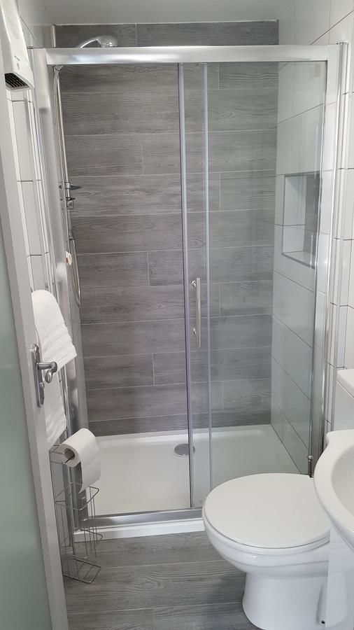Проживание в семье Pasta Factory Guest Rooms Голуэй-36